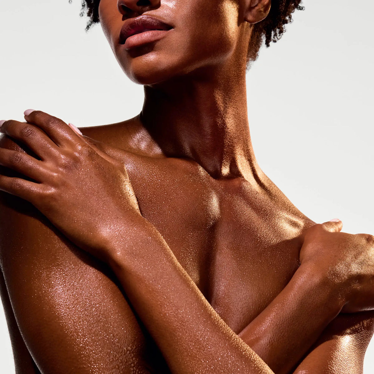 the-glow-getter-multi-oil-body-scrub-w2 NATR-40028-Alt-Image-The_Glow_Getter_Multi-Oil_Body_Scrub-06_1.webp